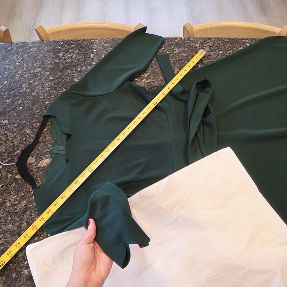 Elegant Green Dress - Picture 6 of 7